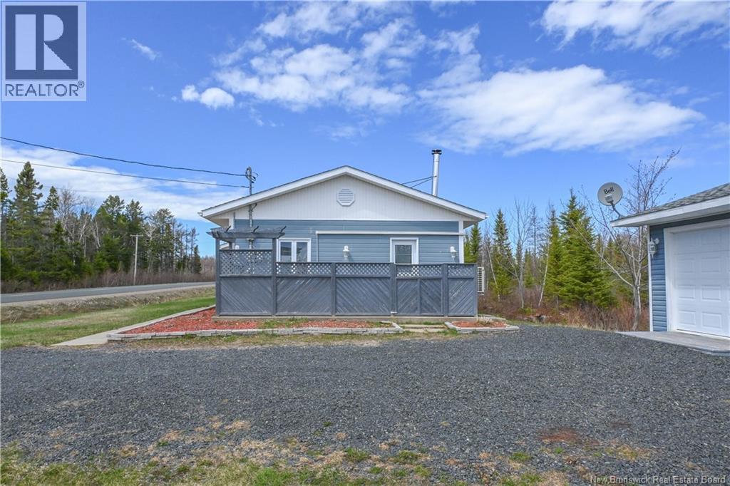 199 Saint-Simon Road, Caraquet, New Brunswick  E1W 1B3 - Photo 5 - NB136827