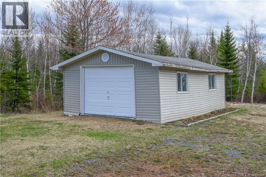 199 Saint-Simon Road, Caraquet, New Brunswick  E1W 1B3 - Photo 7 - NB136827
