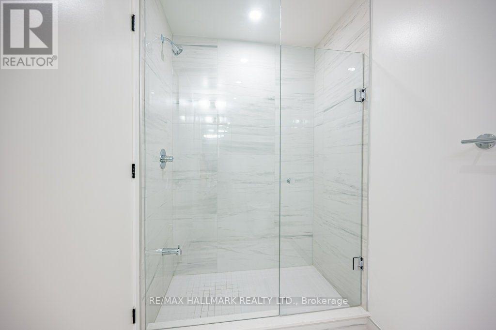 2710 - 28 Interchange Way, Vaughan, Ontario  L4K 0P8 - Photo 16 - N12977286