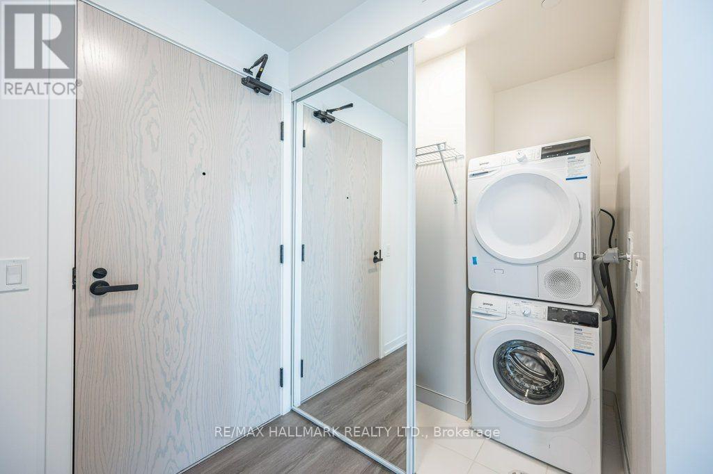 2710 - 28 Interchange Way, Vaughan, Ontario  L4K 0P8 - Photo 3 - N12977286