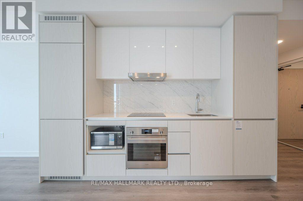 2710 - 28 Interchange Way, Vaughan, Ontario  L4K 0P8 - Photo 6 - N12977286