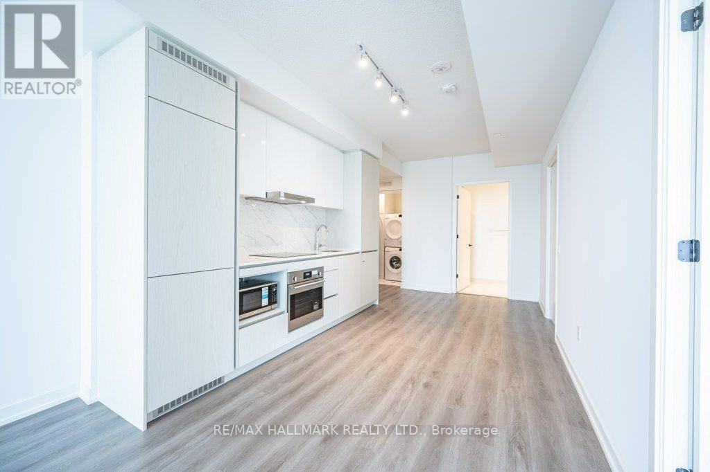 2710 - 28 Interchange Way, Vaughan, Ontario  L4K 0P8 - Photo 7 - N12977286