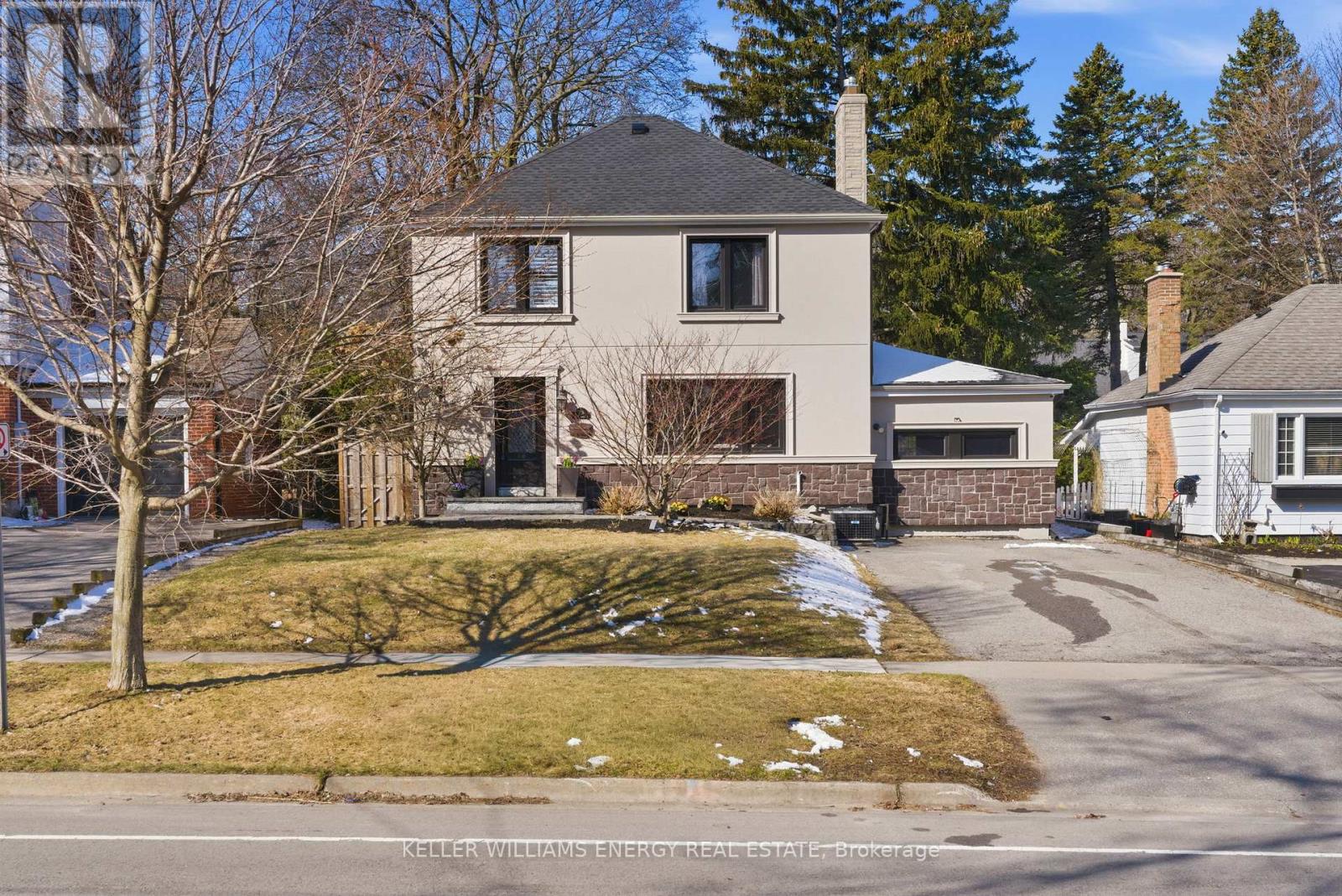 748 Mary Street N, Oshawa, Ontario L1G 5G3 - Photo 1 - E12977300