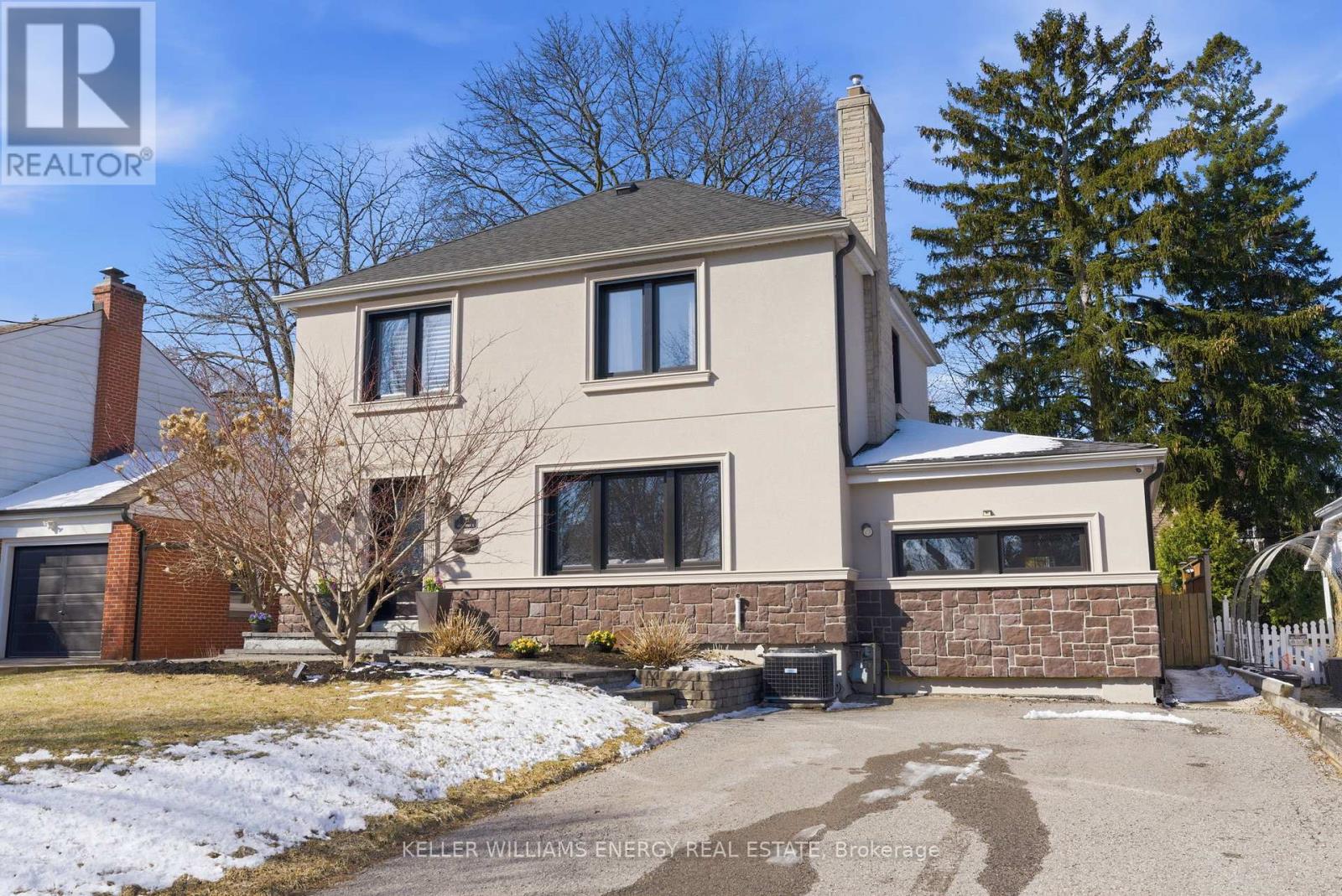 748 Mary Street N, Oshawa, Ontario L1G 5G3 - Photo 2 - E12977300