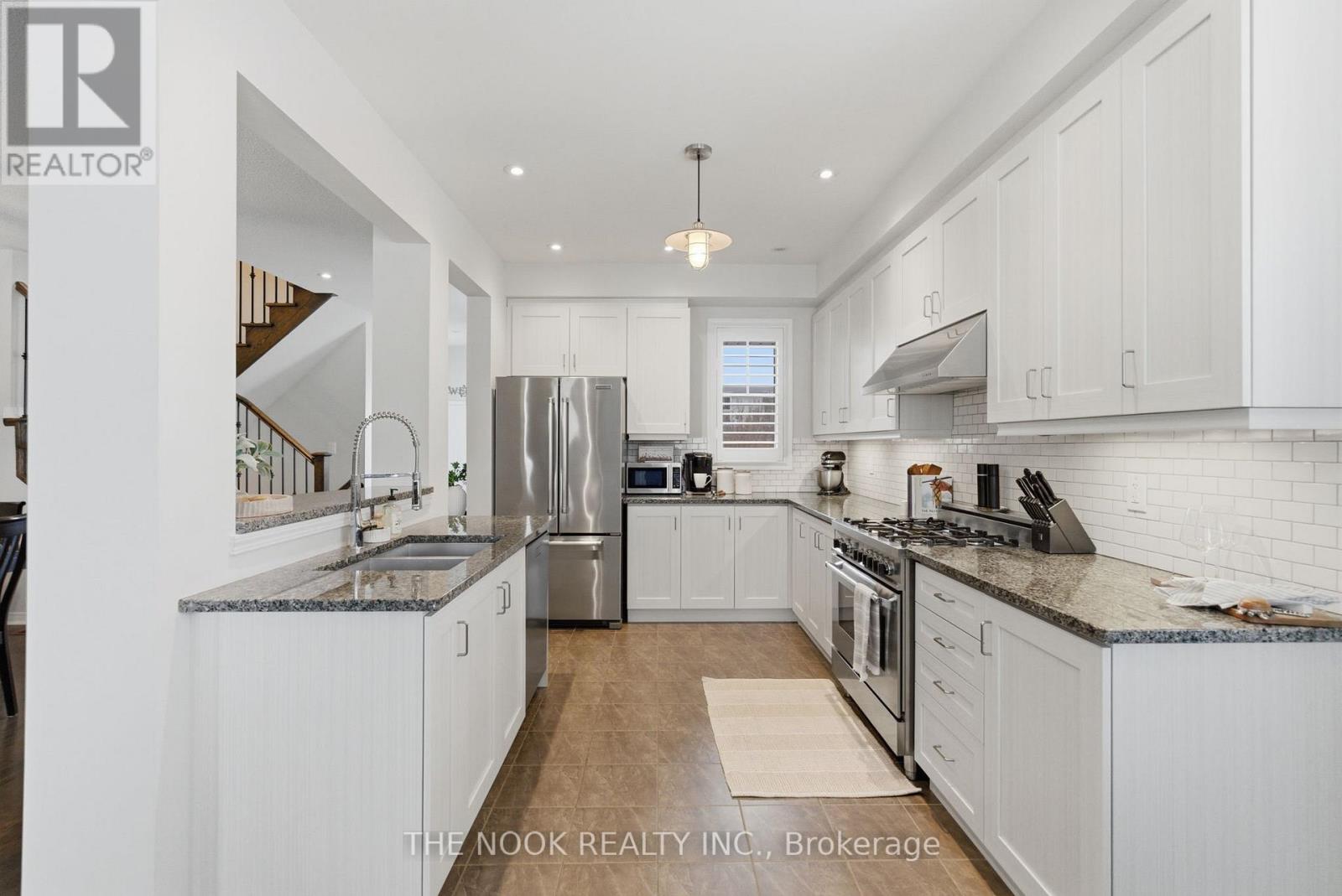 320 Lakebreeze Drive N, Clarington, Ontario  L1B 0A1 - Photo 5 - E12977342