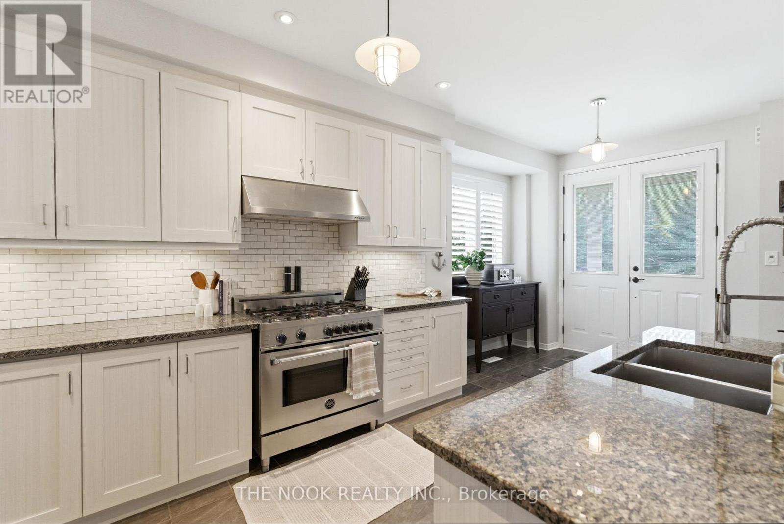 320 Lakebreeze Drive N, Clarington, Ontario  L1B 0A1 - Photo 8 - E12977342