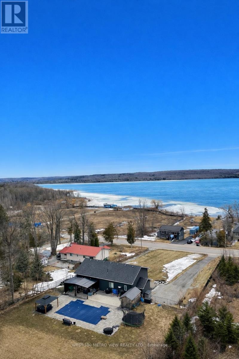 704 - 56 Lakeside Terrace, Barrie, Ontario  L4M 7B9 - Photo 2 - S12977218