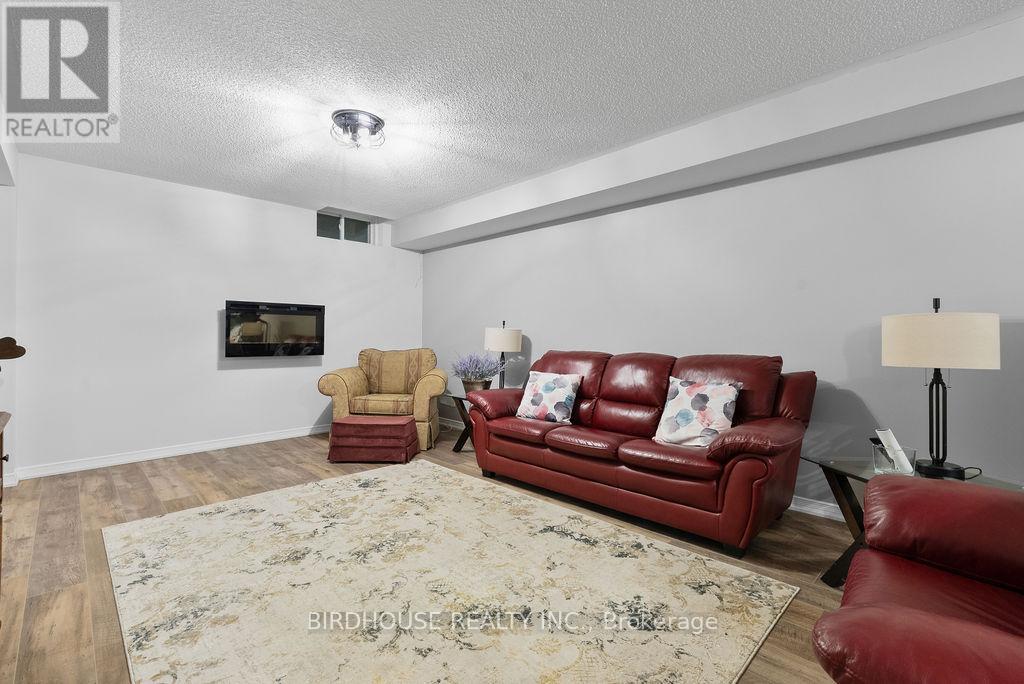 8 Deacon Crescent, Kawartha Lakes, Ontario  K9V 0L4 - Photo 17 - X12977224