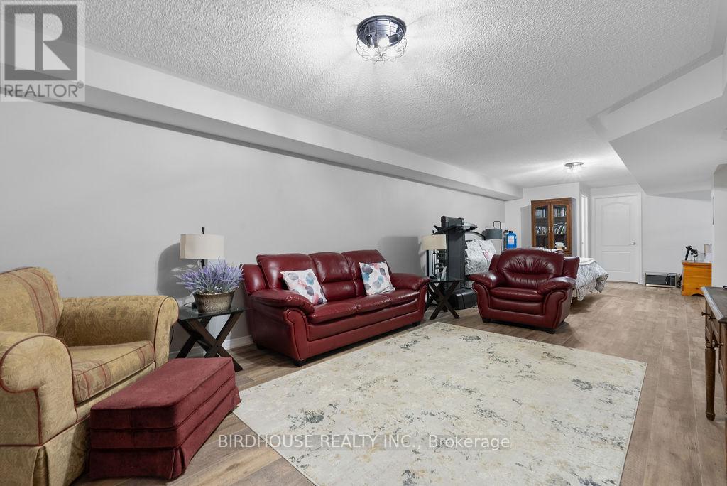 8 Deacon Crescent, Kawartha Lakes, Ontario  K9V 0L4 - Photo 18 - X12977224