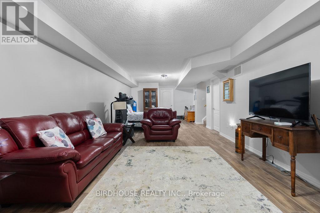 8 Deacon Crescent, Kawartha Lakes, Ontario  K9V 0L4 - Photo 19 - X12977224