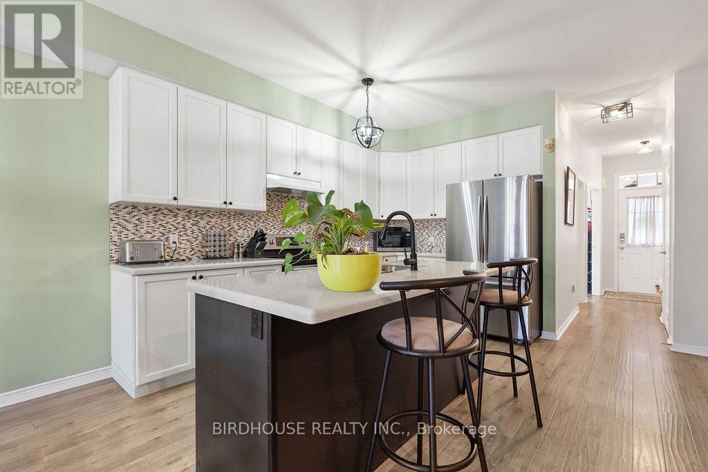 8 Deacon Crescent, Kawartha Lakes, Ontario  K9V 0L4 - Photo 4 - X12977224