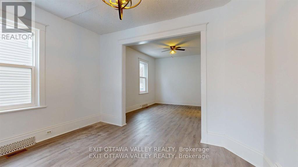 216 Mary Street, Pembroke, Ontario  K8A 5V8 - Photo 6 - X12977290