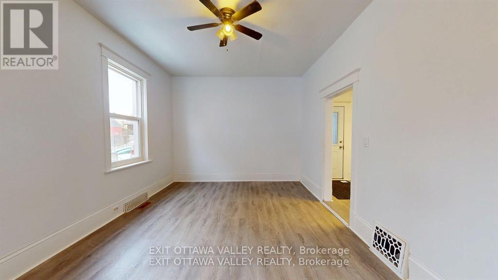 216 Mary Street, Pembroke, Ontario  K8A 5V8 - Photo 9 - X12977290