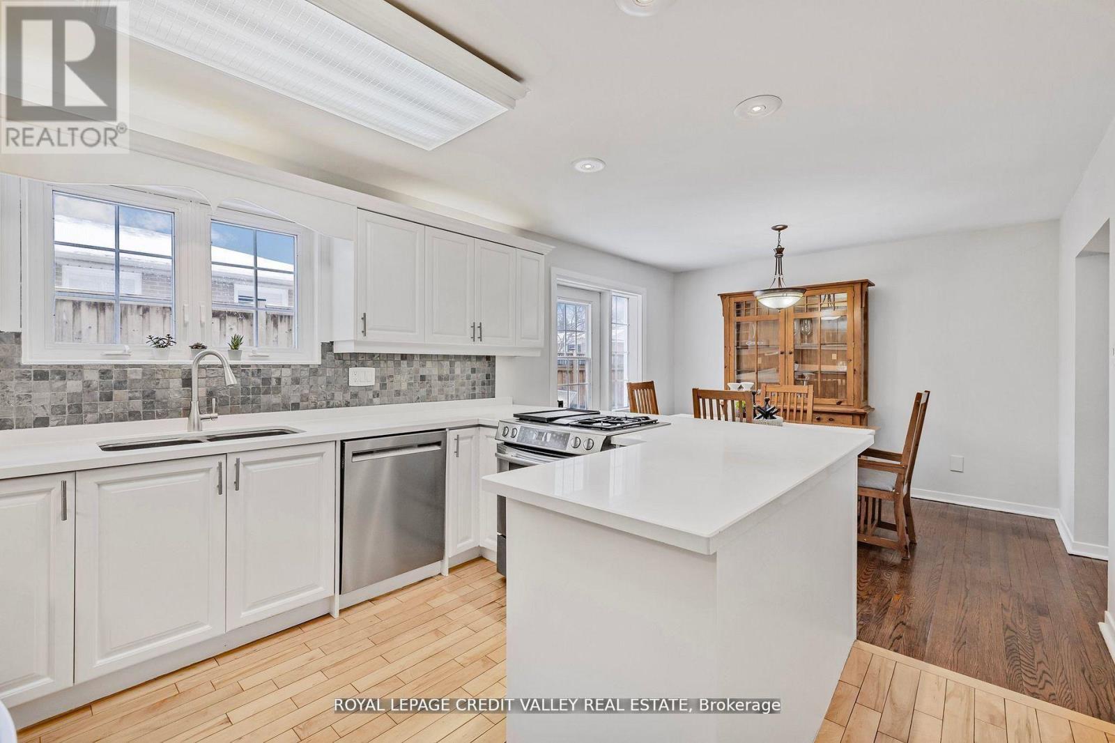 36 Lockton Crescent, Brampton, Ontario  L6W 1C3 - Photo 13 - W12977196