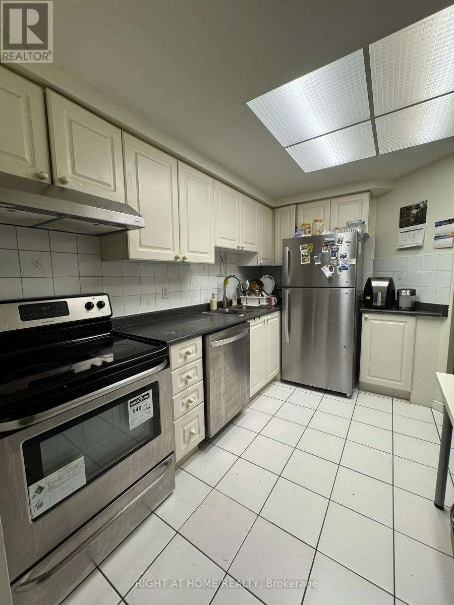 135 Hillcrest Ave Avenue, Mississauga, Ontario  L5B 4B1 - Photo 11 - W12977214