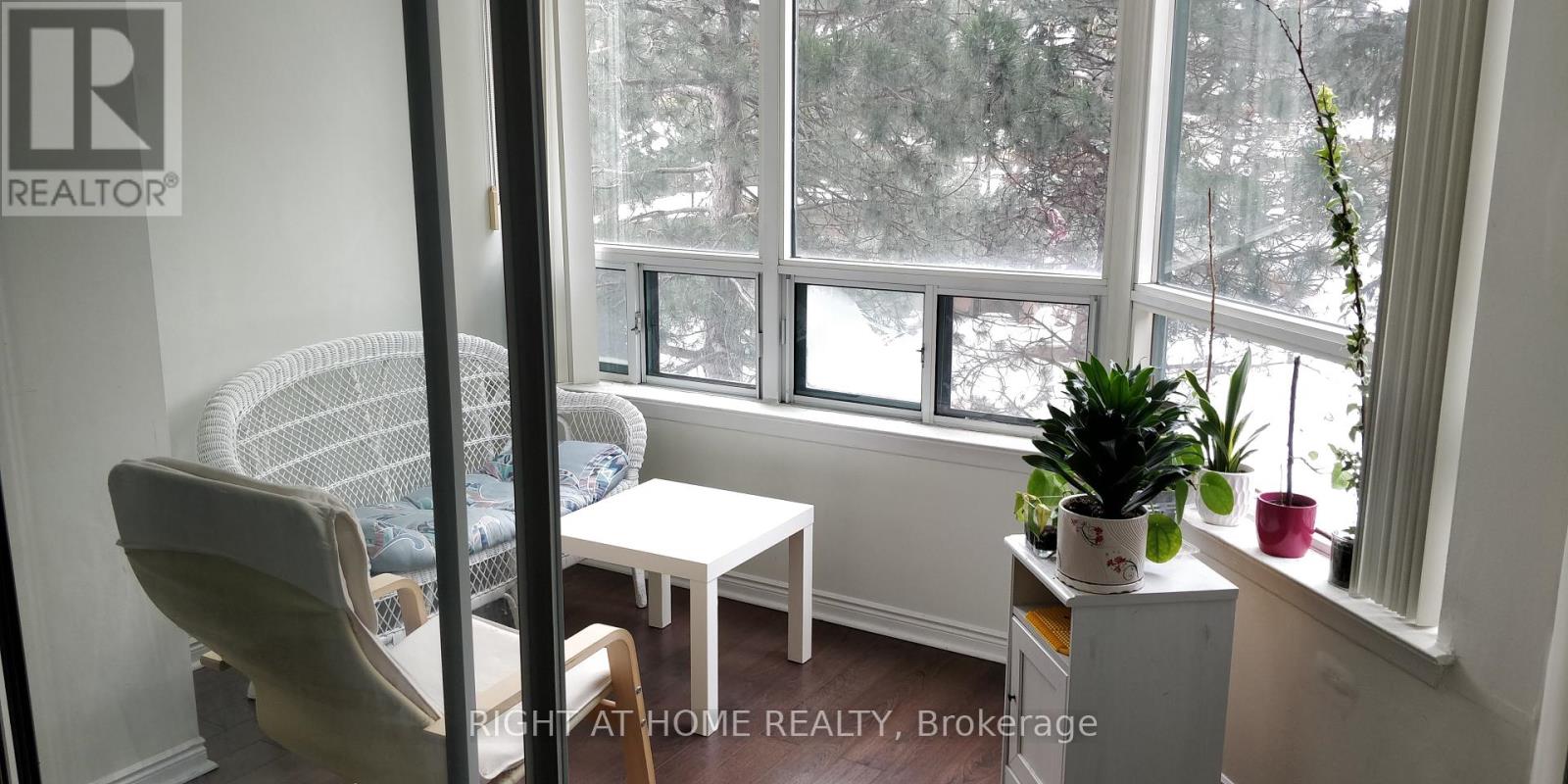 135 Hillcrest Ave Avenue, Mississauga, Ontario  L5B 4B1 - Photo 13 - W12977214