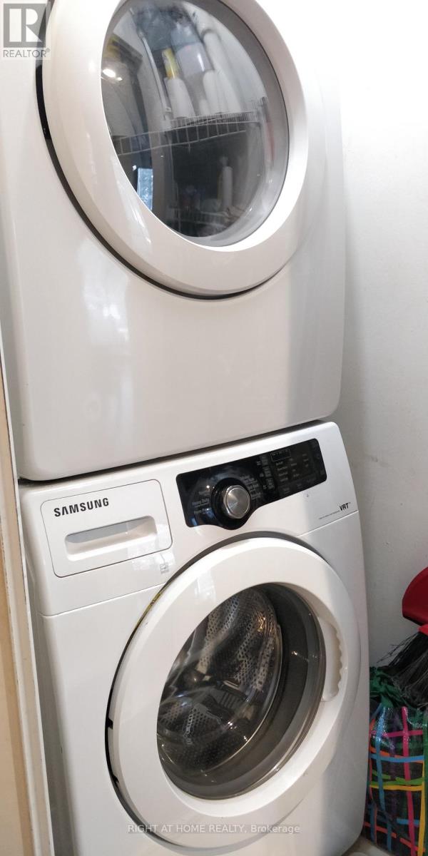 135 Hillcrest Ave Avenue, Mississauga, Ontario  L5B 4B1 - Photo 14 - W12977214