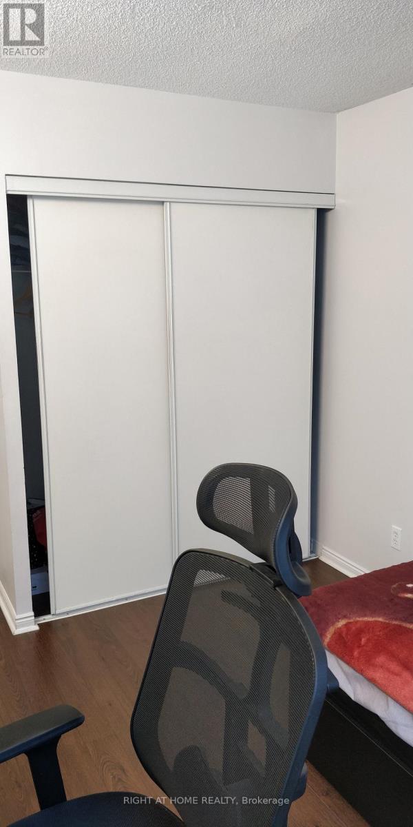 135 Hillcrest Ave Avenue, Mississauga, Ontario  L5B 4B1 - Photo 17 - W12977214