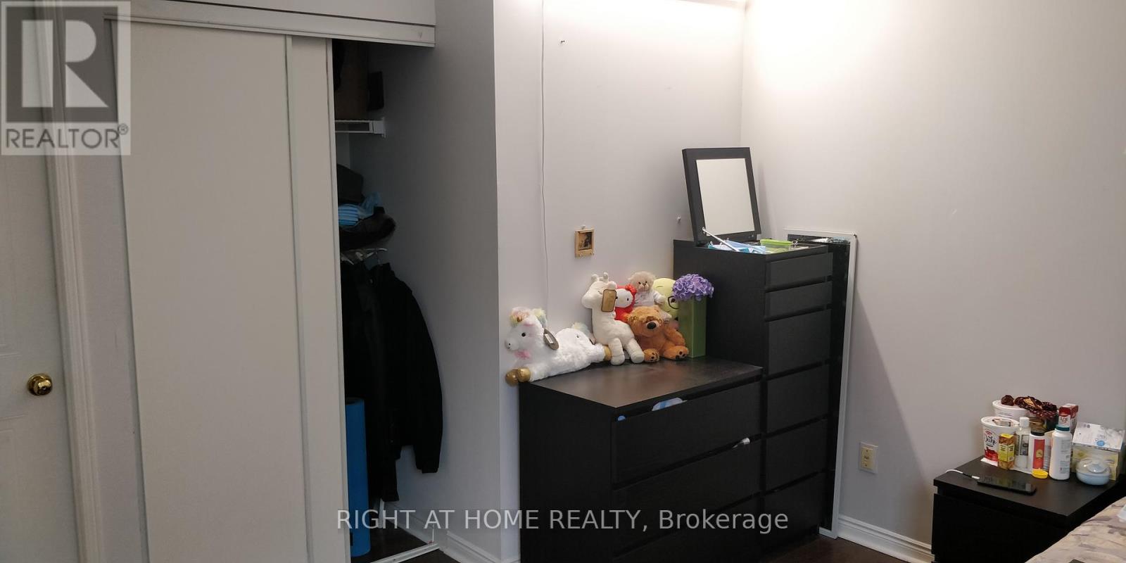 135 Hillcrest Ave Avenue, Mississauga, Ontario  L5B 4B1 - Photo 21 - W12977214