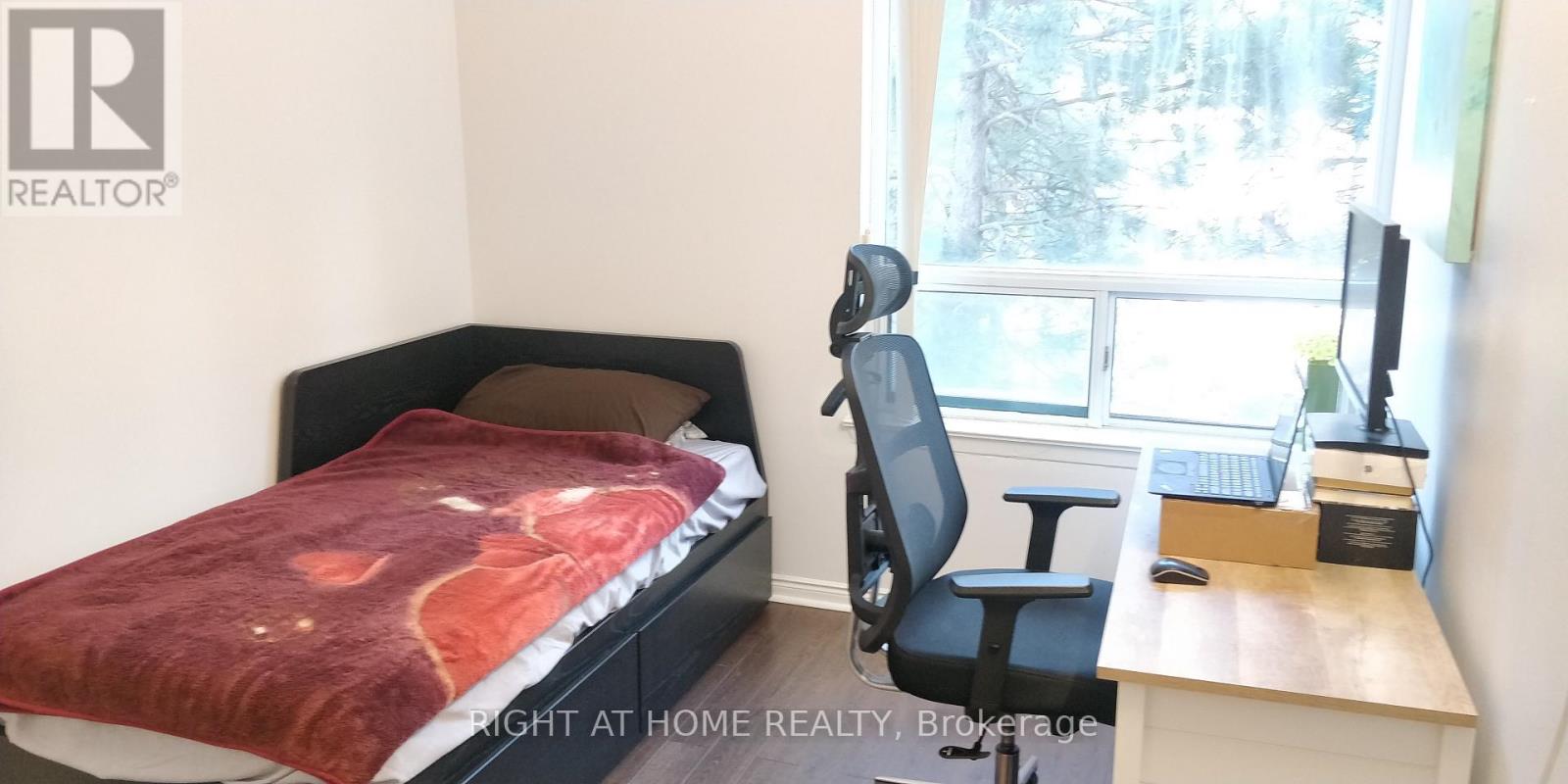 135 Hillcrest Ave Avenue, Mississauga, Ontario  L5B 4B1 - Photo 23 - W12977214