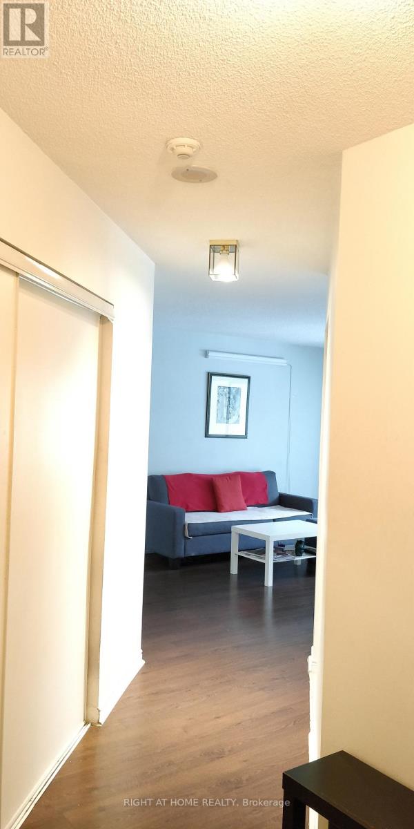 135 Hillcrest Ave Avenue, Mississauga, Ontario  L5B 4B1 - Photo 25 - W12977214