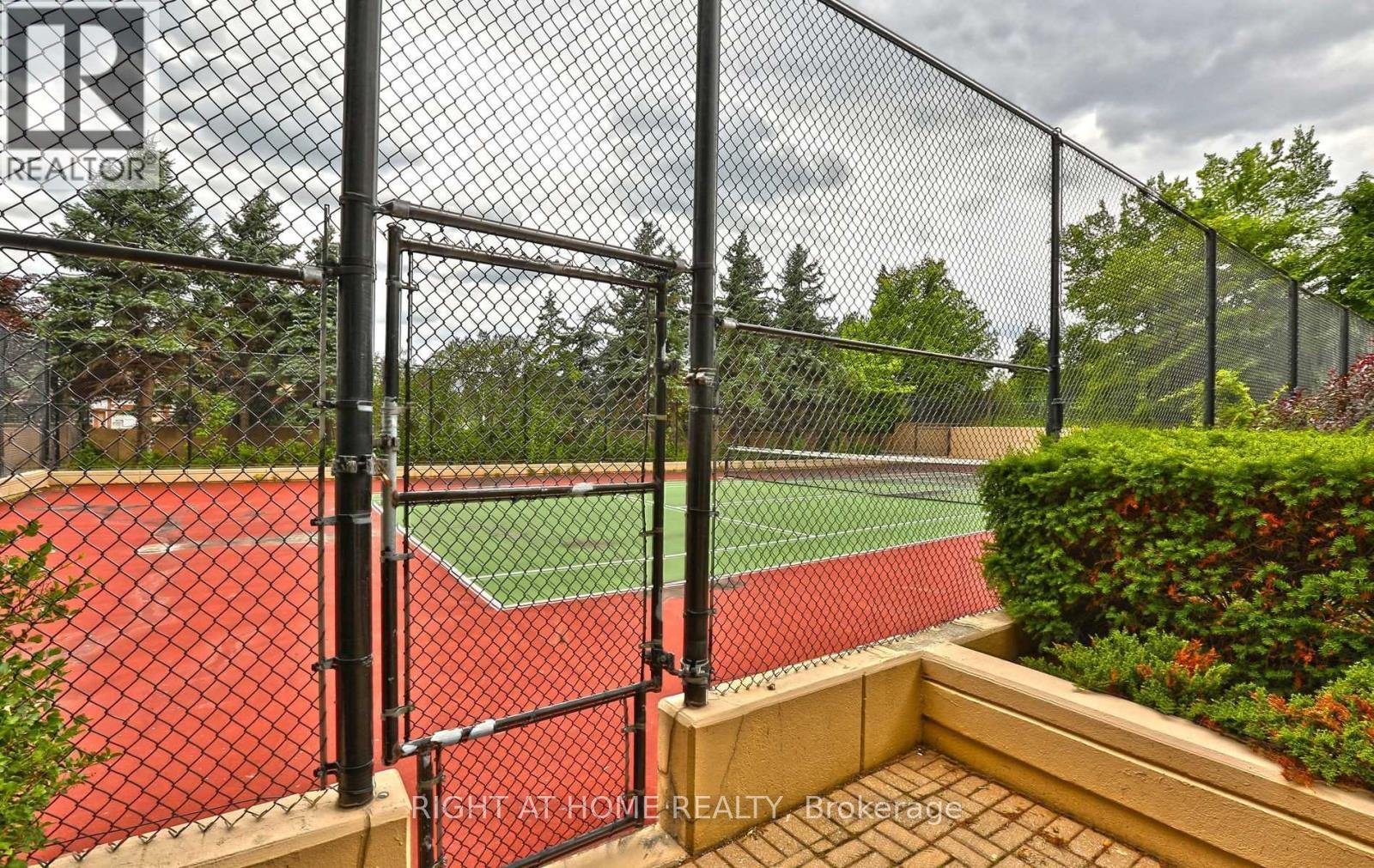 135 Hillcrest Ave Avenue, Mississauga, Ontario  L5B 4B1 - Photo 28 - W12977214