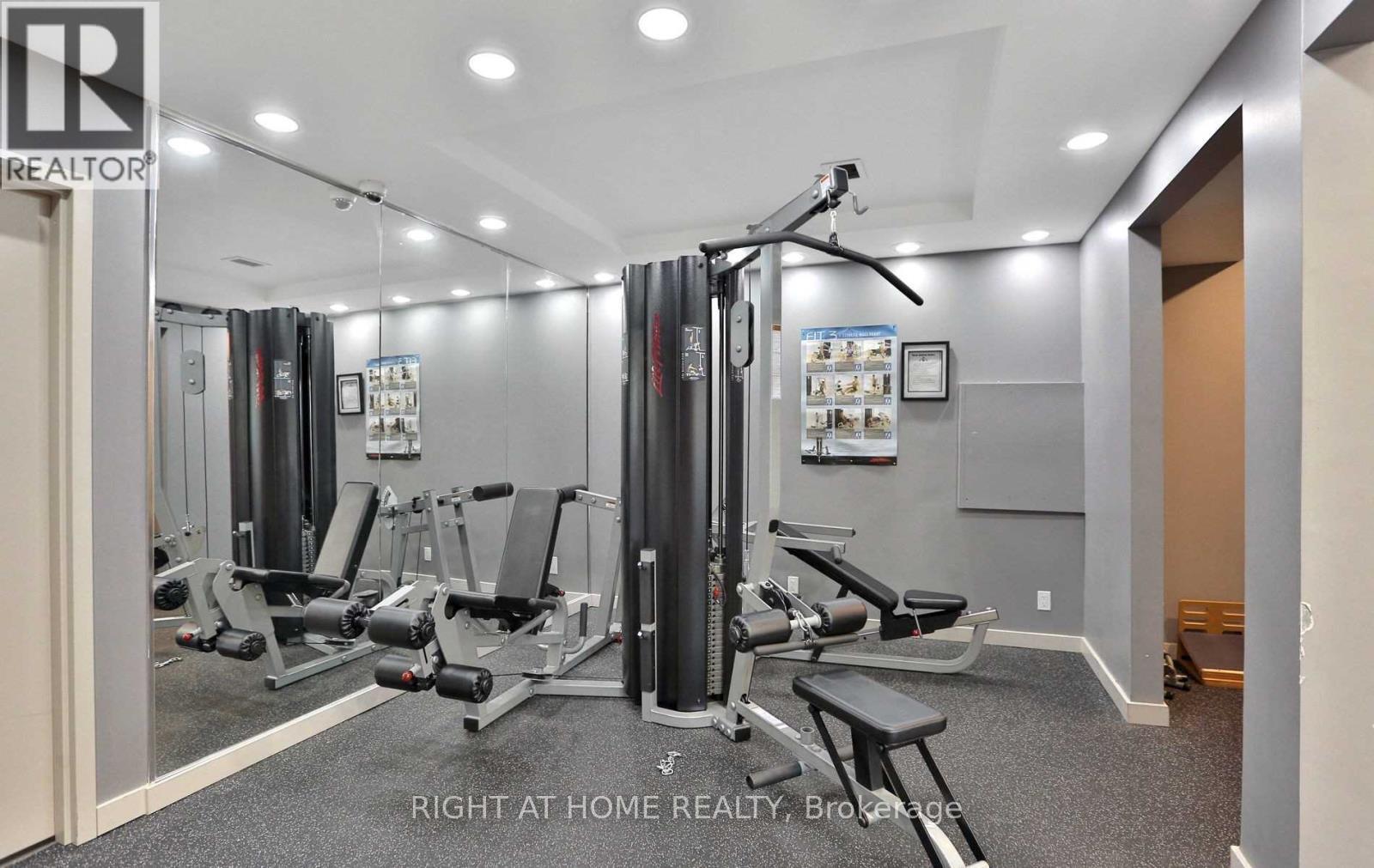 135 Hillcrest Ave Avenue, Mississauga, Ontario  L5B 4B1 - Photo 29 - W12977214