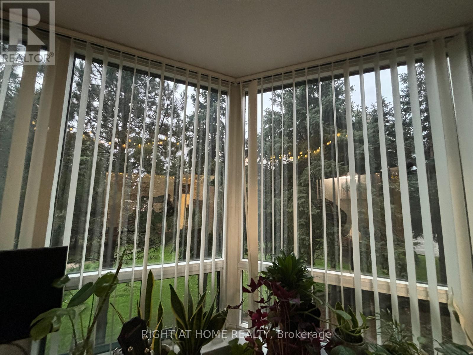 135 Hillcrest Ave Avenue, Mississauga, Ontario  L5B 4B1 - Photo 7 - W12977214