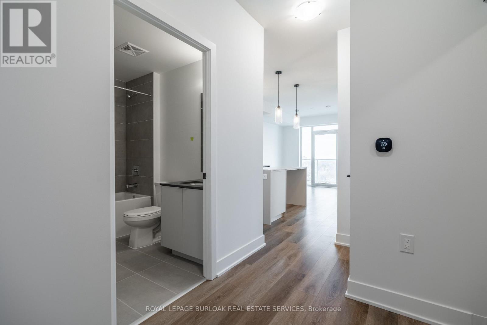 1204 - 2088 James Street, Burlington, Ontario  L7R 0H2 - Photo 4 - W12977226