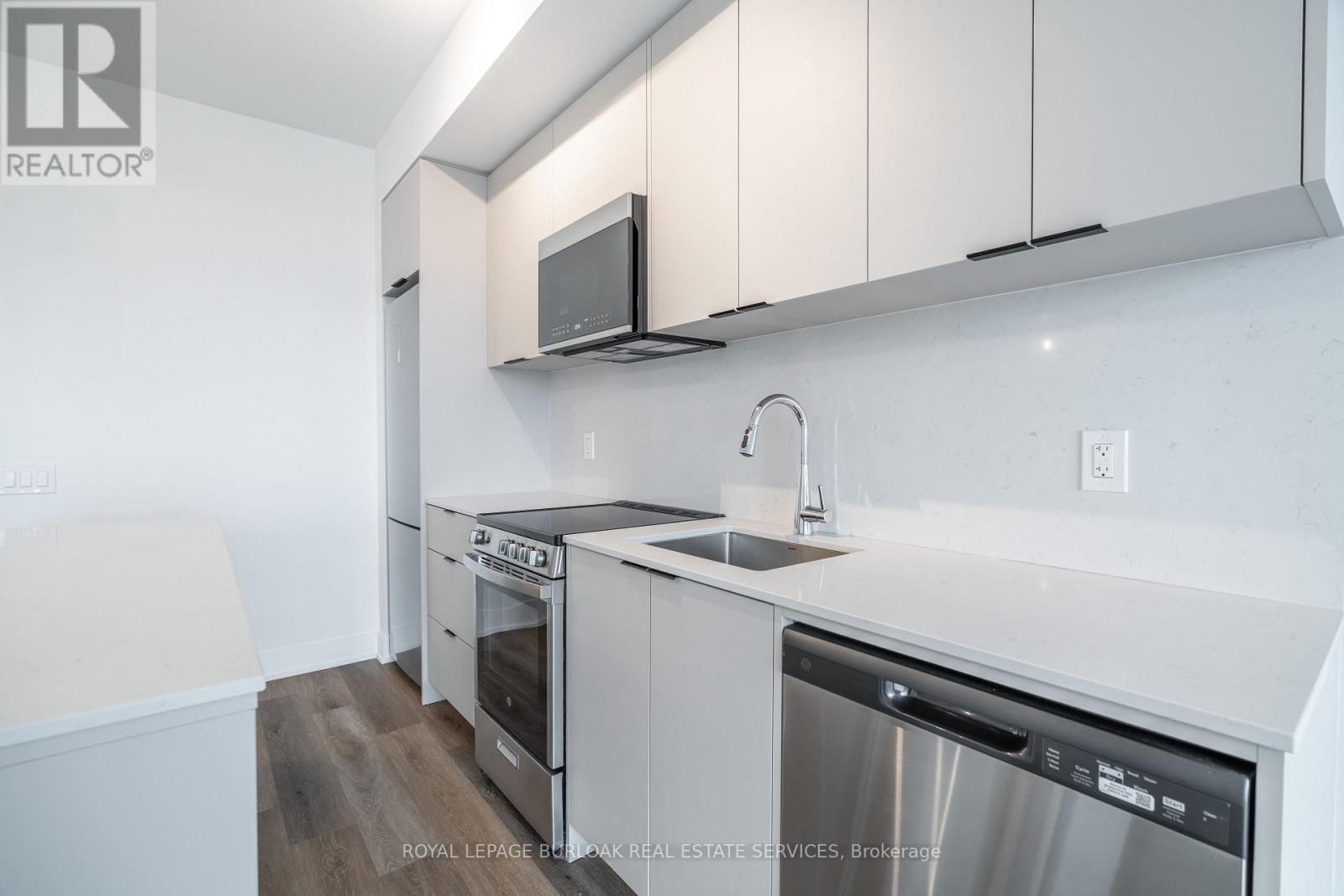 1204 - 2088 James Street, Burlington, Ontario  L7R 0H2 - Photo 6 - W12977226