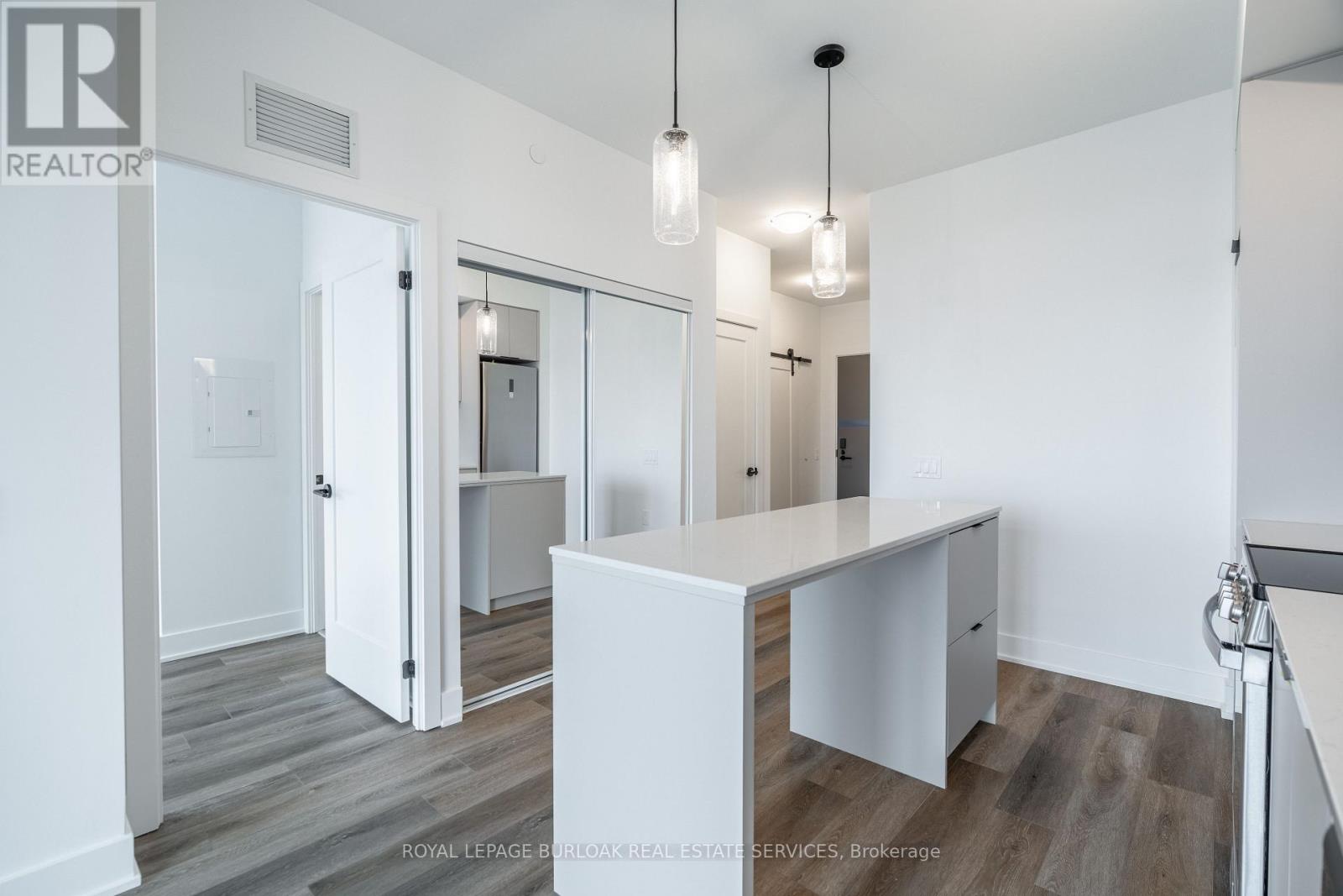 1204 - 2088 James Street, Burlington, Ontario  L7R 0H2 - Photo 8 - W12977226