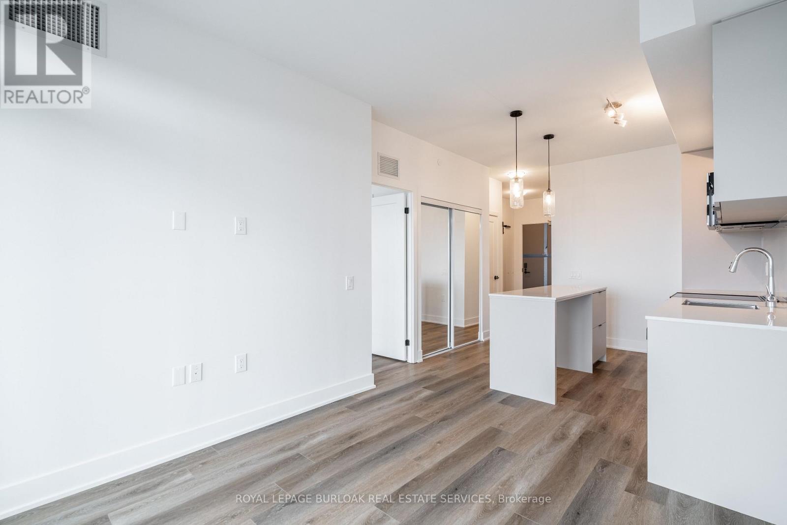 1204 - 2088 James Street, Burlington, Ontario  L7R 0H2 - Photo 9 - W12977226