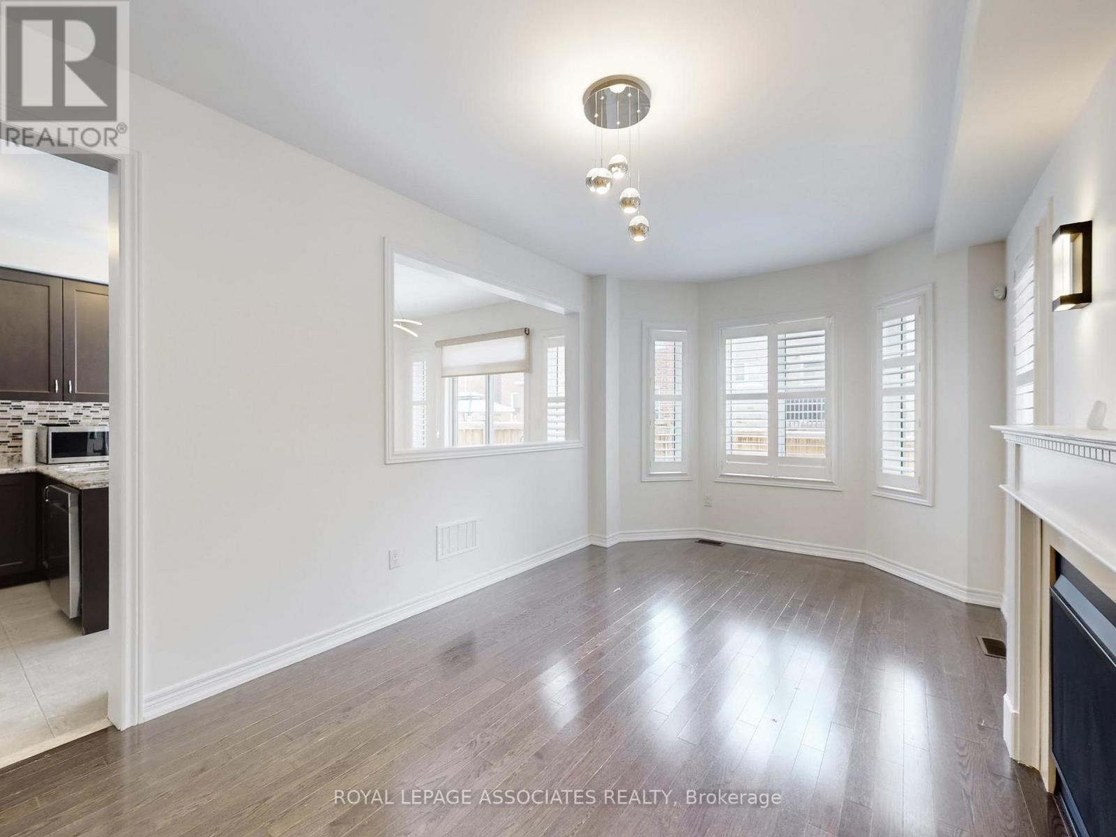 10 Lloyd Crescent, Brampton, Ontario  L7A 4J5 - Photo 10 - W12977234