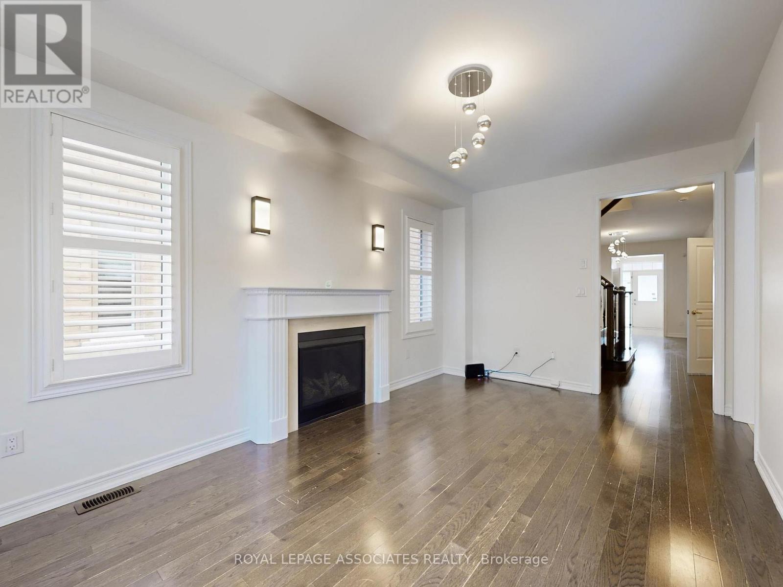 10 Lloyd Crescent, Brampton, Ontario  L7A 4J5 - Photo 7 - W12977234