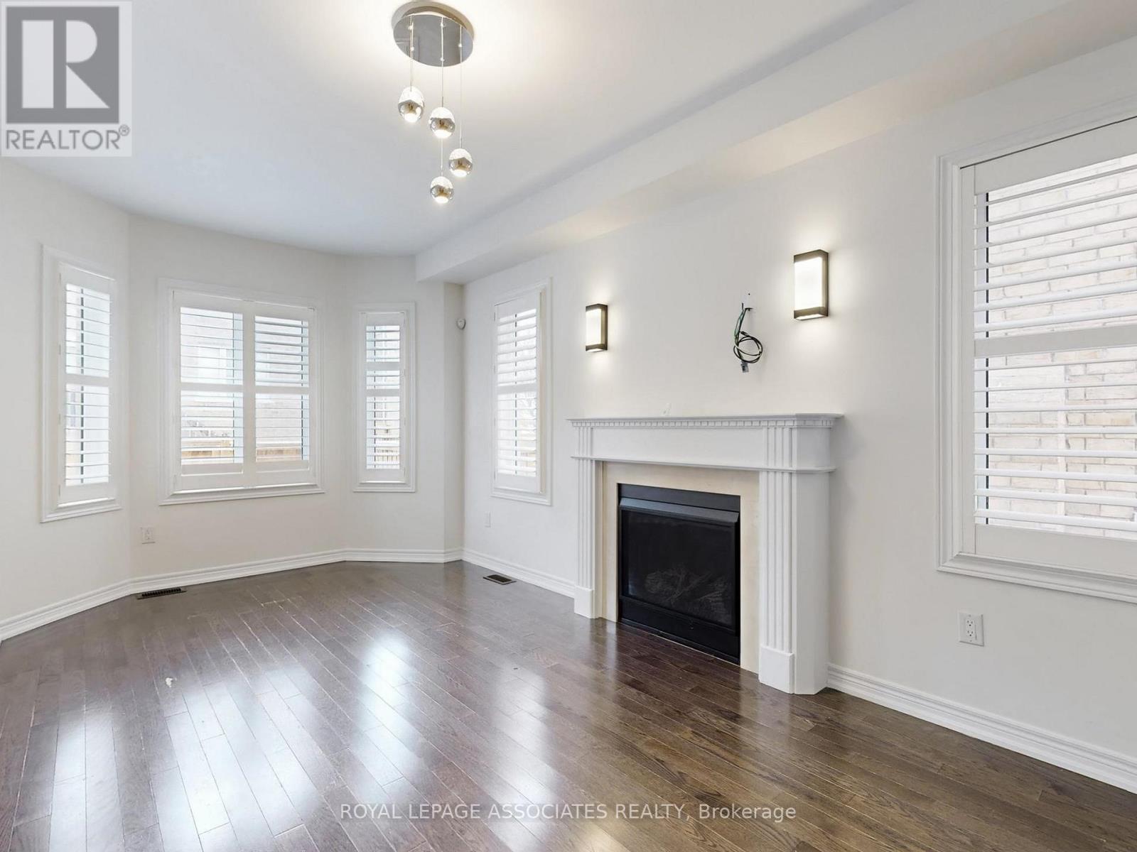 10 Lloyd Crescent, Brampton, Ontario  L7A 4J5 - Photo 8 - W12977234