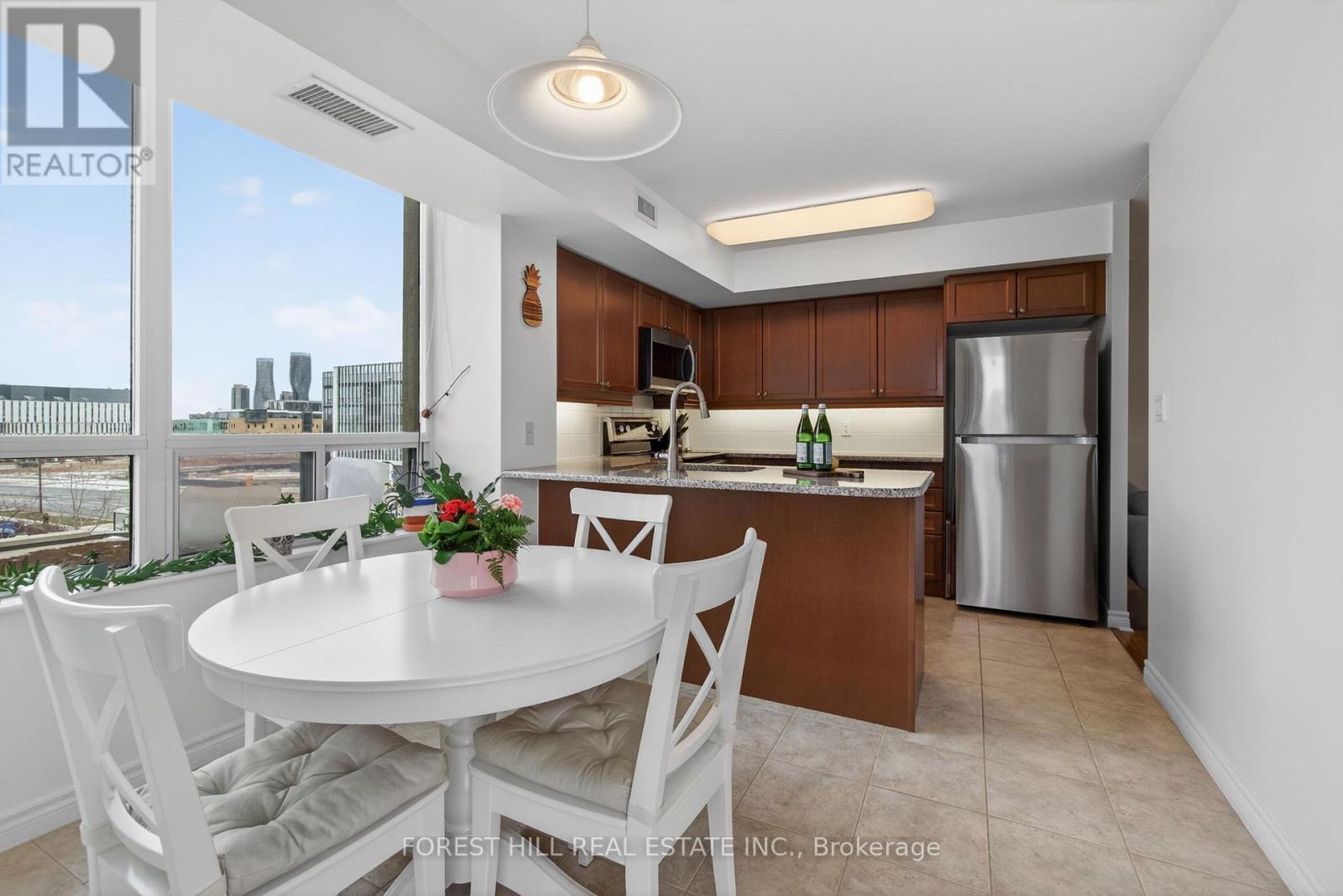 505 - 335 Rathburn Road W, Mississauga, Ontario  L5B 0C8 - Photo 15 - W12977240