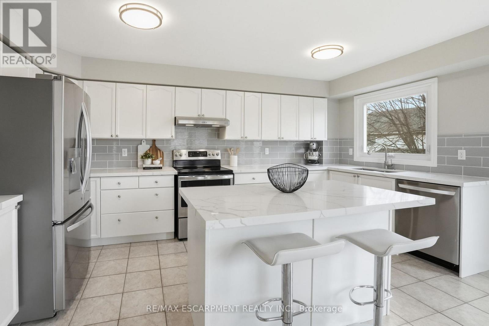 5137 Dryden Avenue, Burlington, Ontario  L7L 6L3 - Photo 13 - W12977246