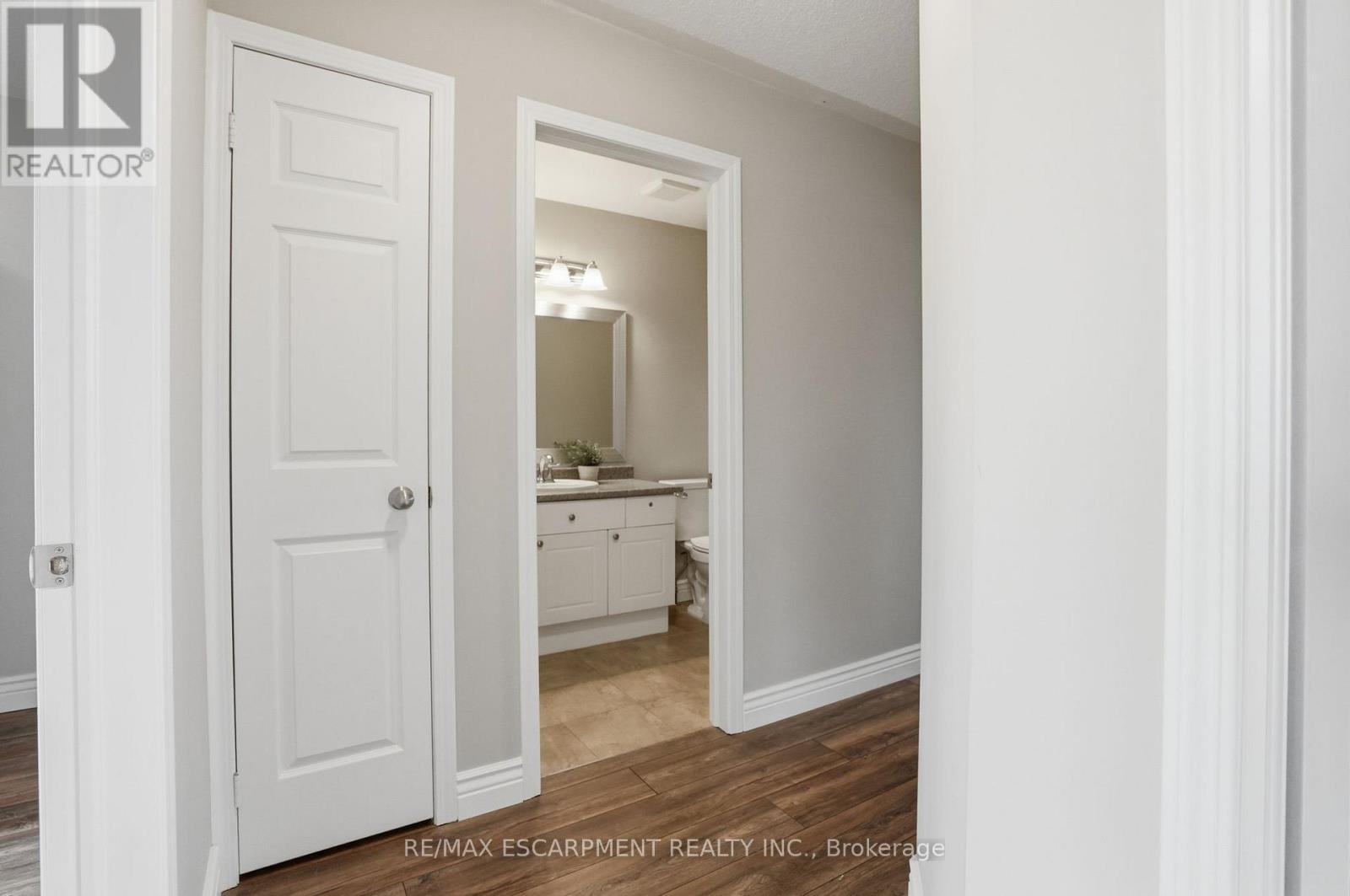 5137 Dryden Avenue, Burlington, Ontario  L7L 6L3 - Photo 22 - W12977246