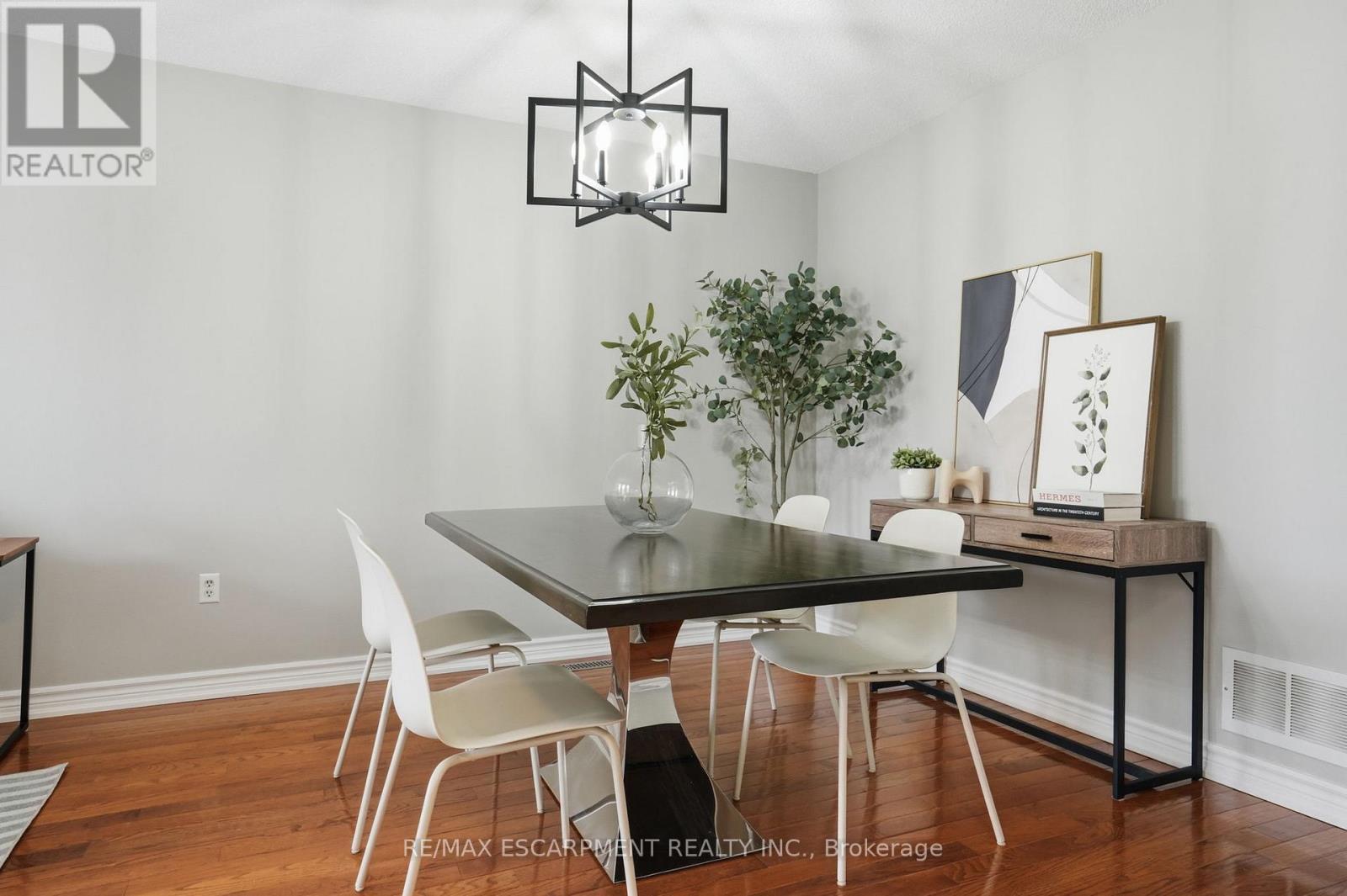 5137 Dryden Avenue, Burlington, Ontario  L7L 6L3 - Photo 9 - W12977246