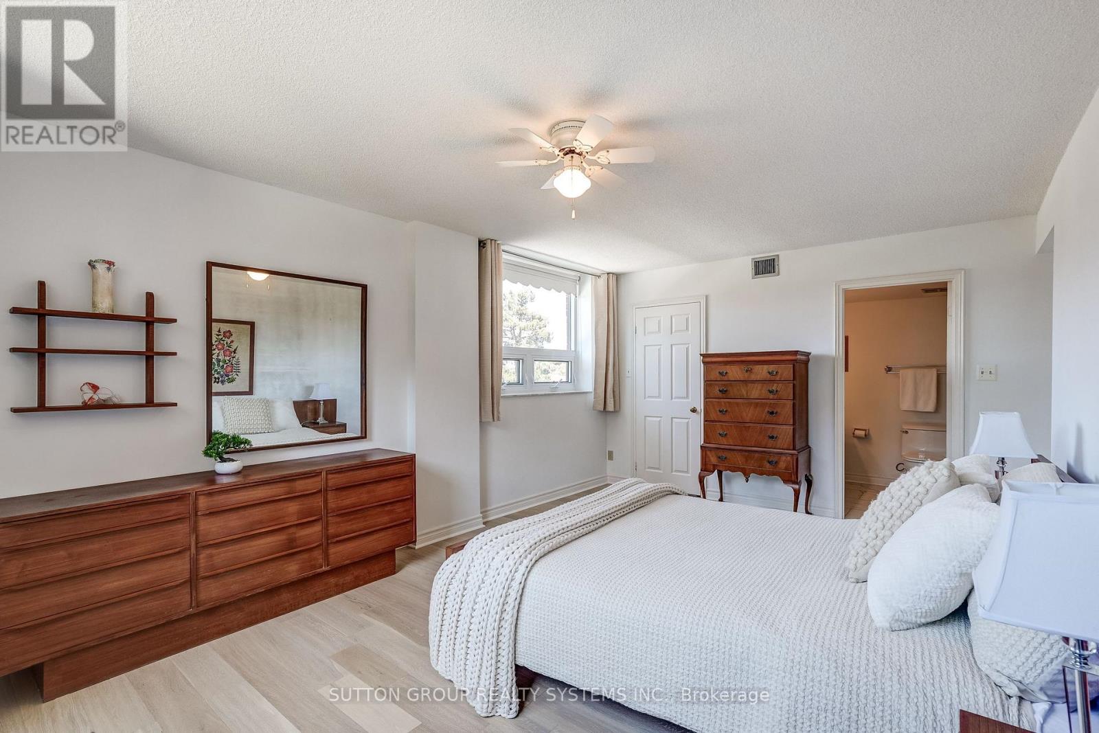 308 - 95 La Rose Avenue, Toronto, Ontario  M9P 3T2 - Photo 10 - W12977254