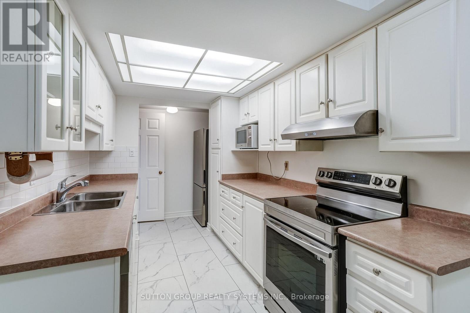 308 - 95 La Rose Avenue, Toronto, Ontario  M9P 3T2 - Photo 7 - W12977254