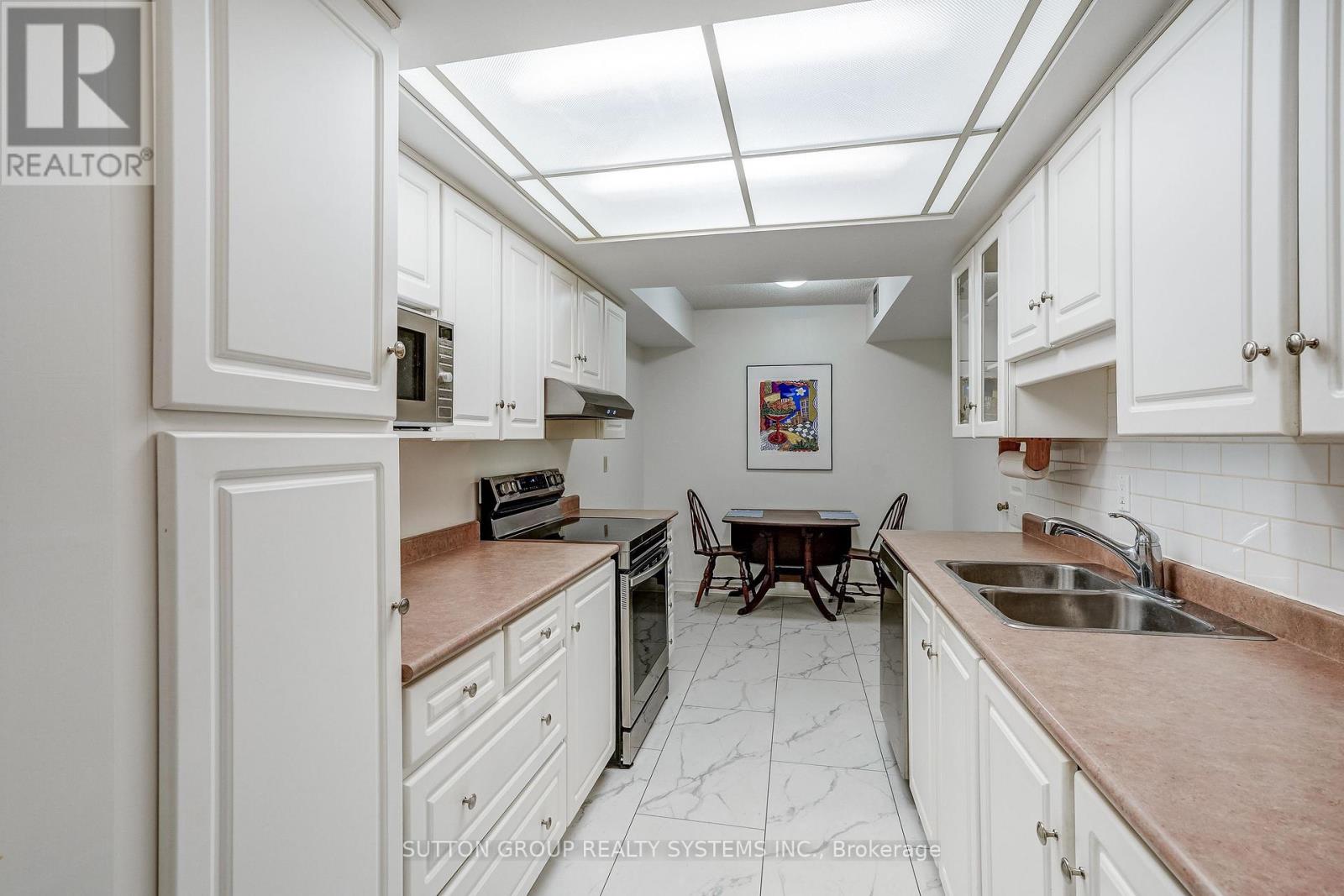 308 - 95 La Rose Avenue, Toronto, Ontario  M9P 3T2 - Photo 8 - W12977254