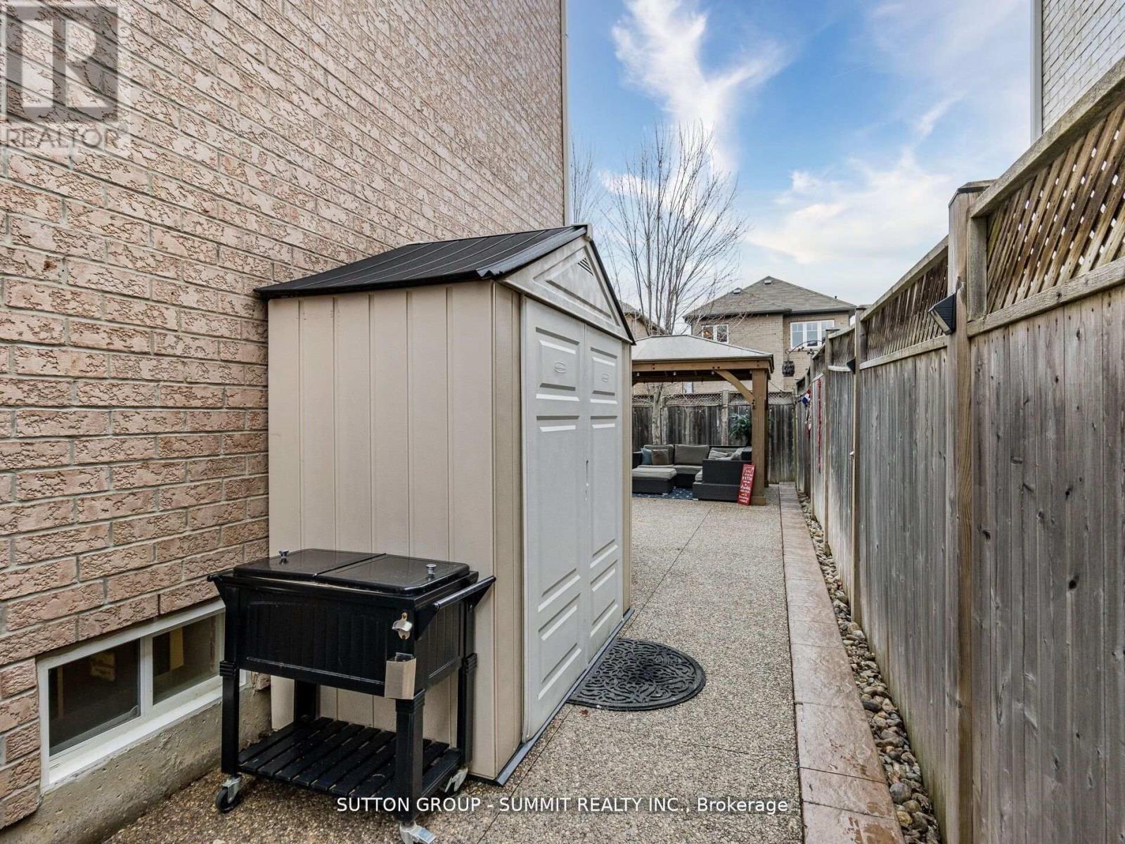 15089 Danby Road, Halton Hills, Ontario  L7G 0B1 - Photo 38 - W12977258