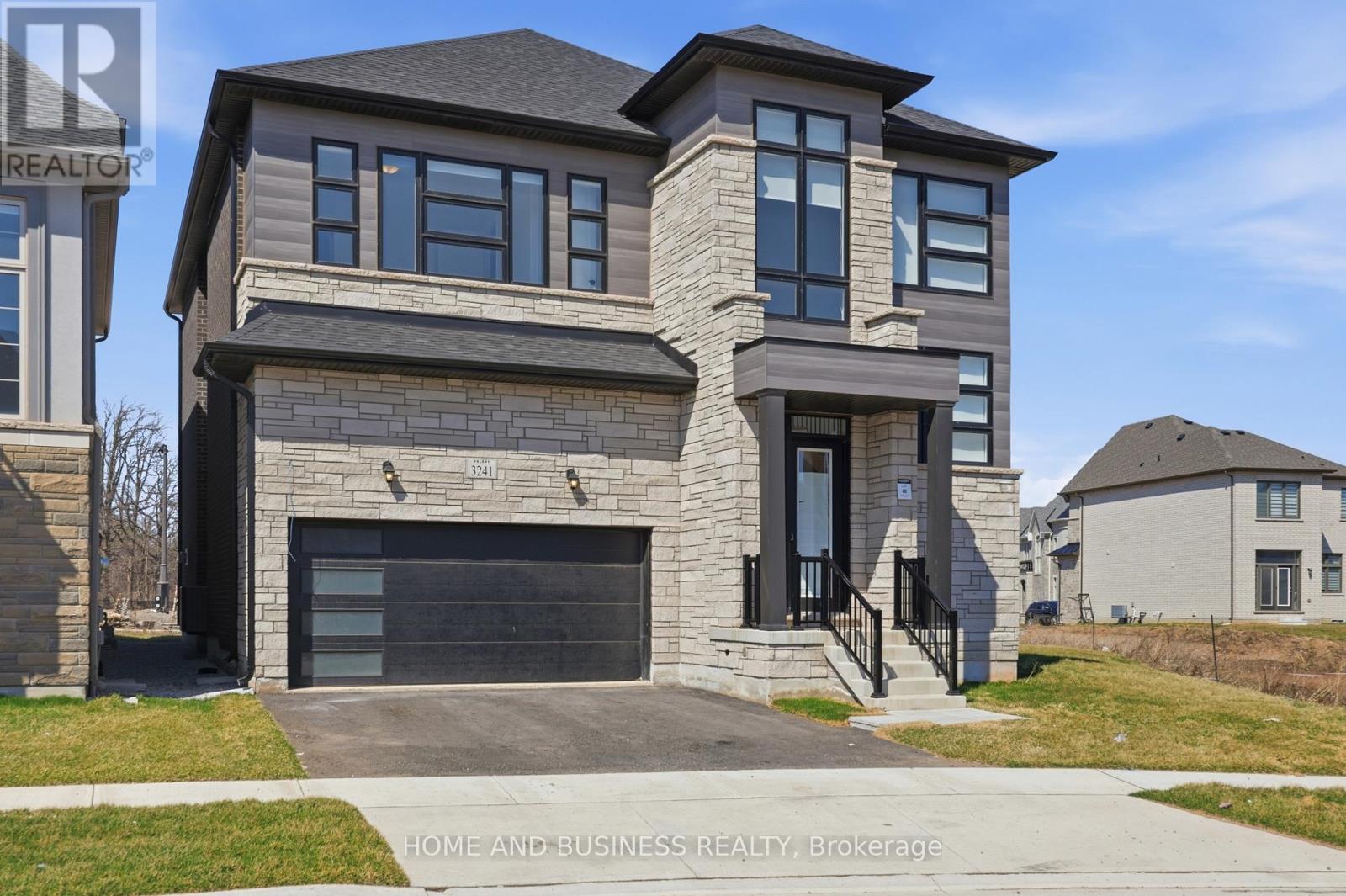 3241 Dove Drive, Oakville, Ontario  L6H 7G1 - Photo 3 - W12977262