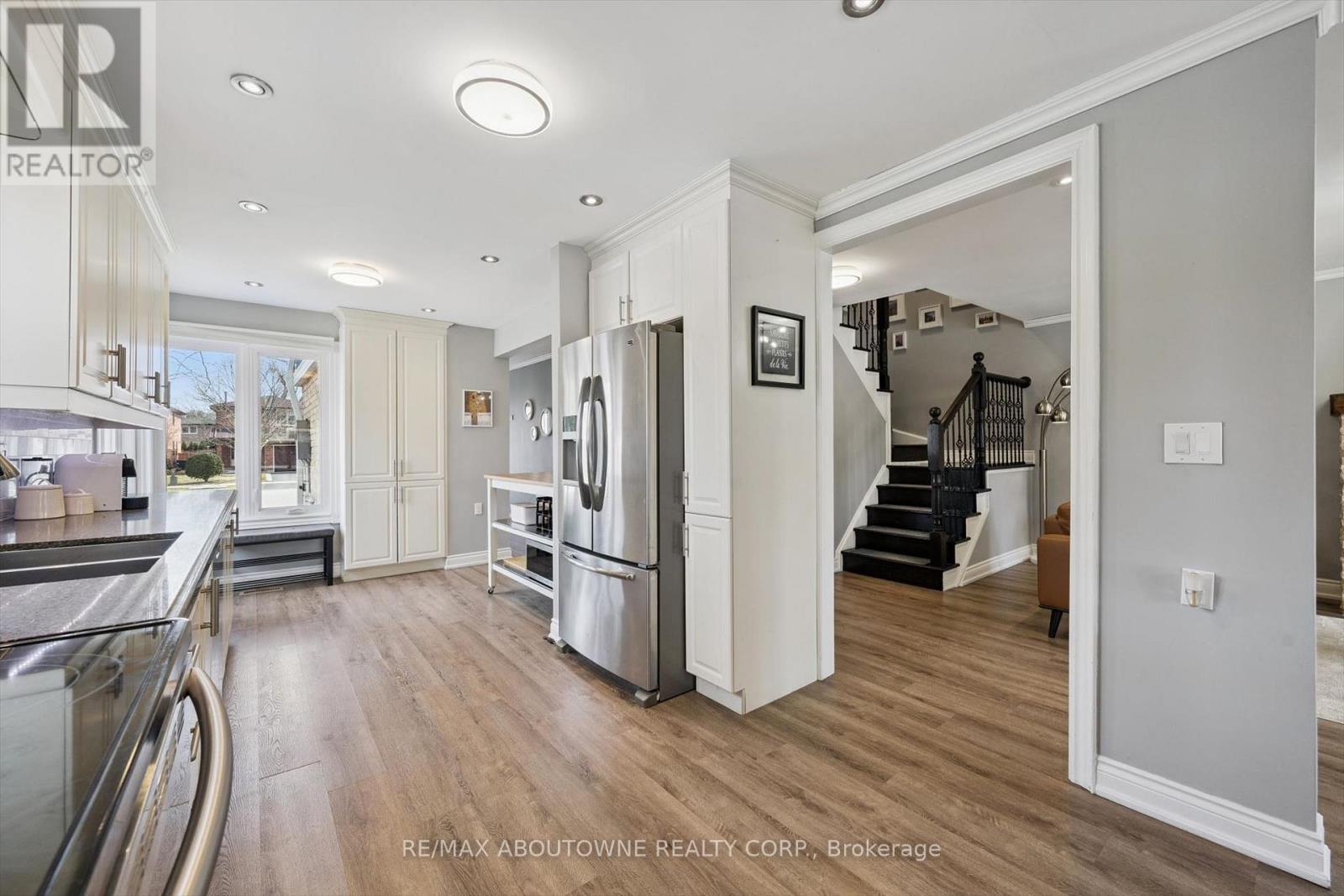 395 Maidstone Crescent, Oakville, Ontario  L6M 1C1 - Photo 10 - W12977272