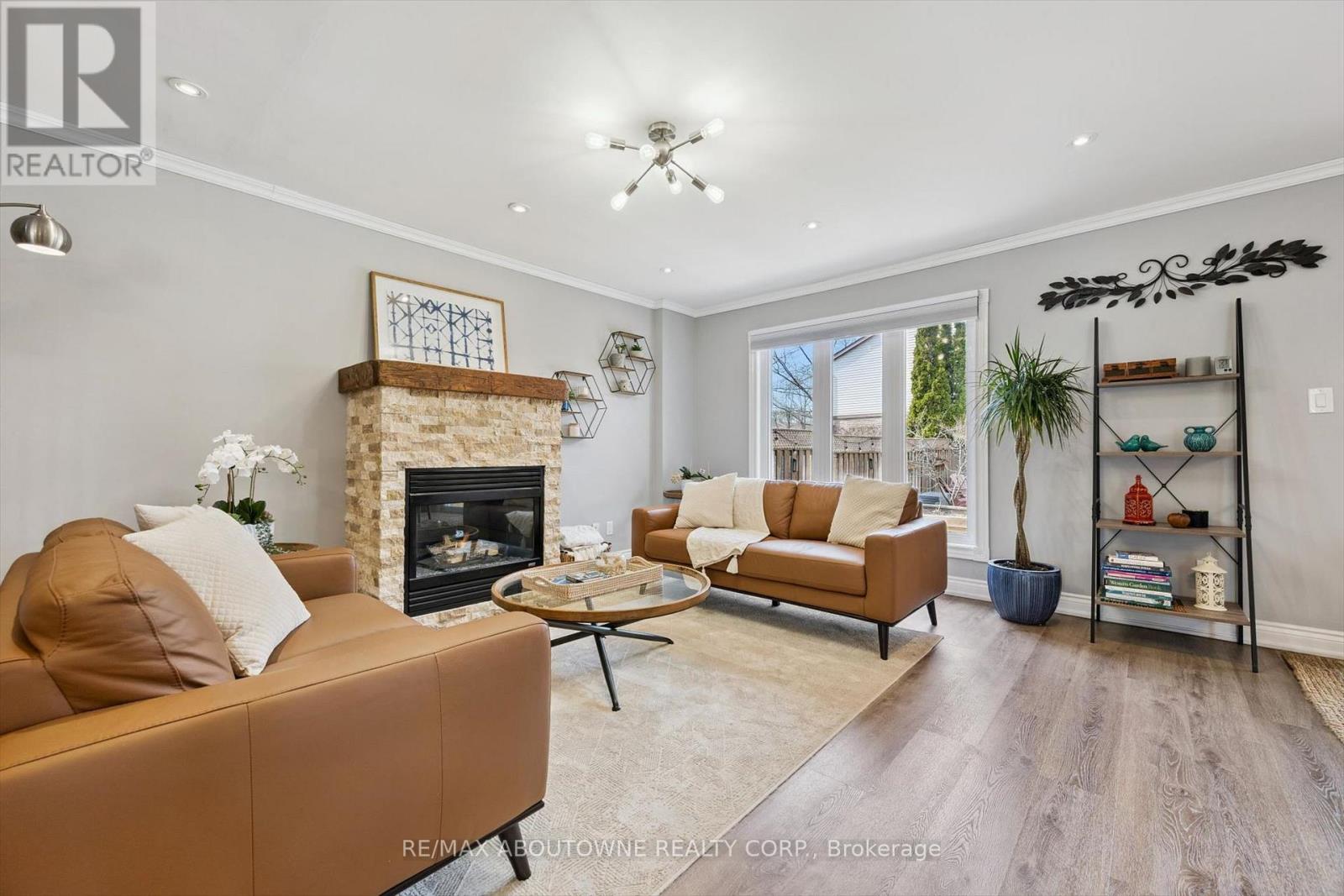 395 Maidstone Crescent, Oakville, Ontario  L6M 1C1 - Photo 15 - W12977272