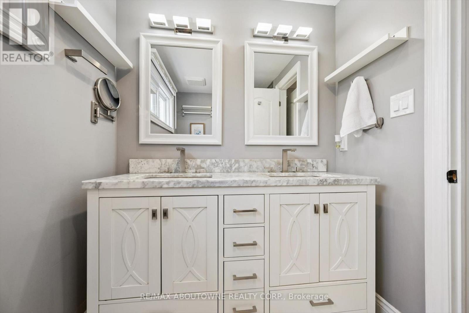 395 Maidstone Crescent, Oakville, Ontario  L6M 1C1 - Photo 19 - W12977272