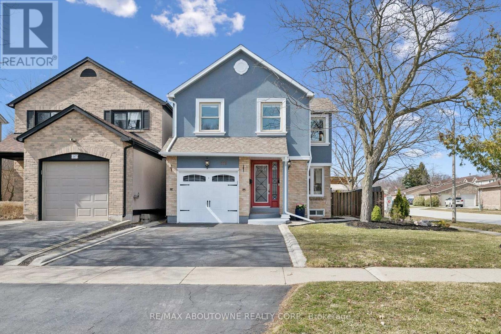 395 Maidstone Crescent, Oakville, Ontario  L6M 1C1 - Photo 2 - W12977272