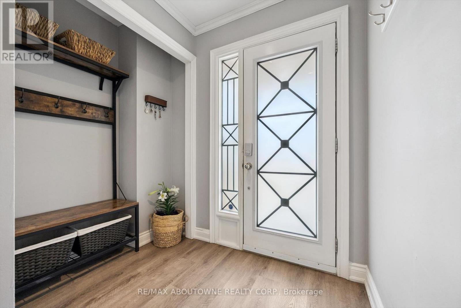 395 Maidstone Crescent, Oakville, Ontario  L6M 1C1 - Photo 5 - W12977272