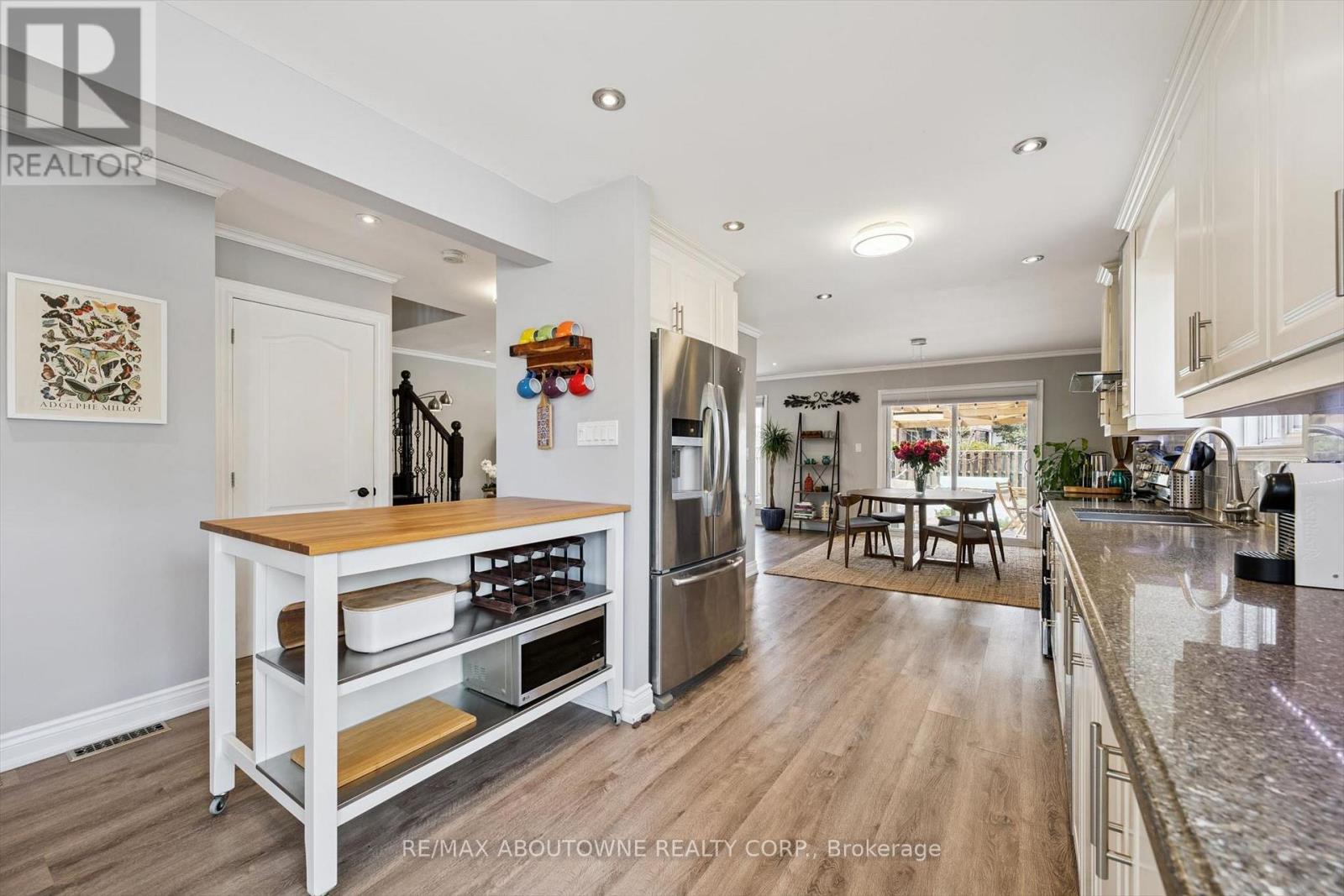 395 Maidstone Crescent, Oakville, Ontario  L6M 1C1 - Photo 7 - W12977272